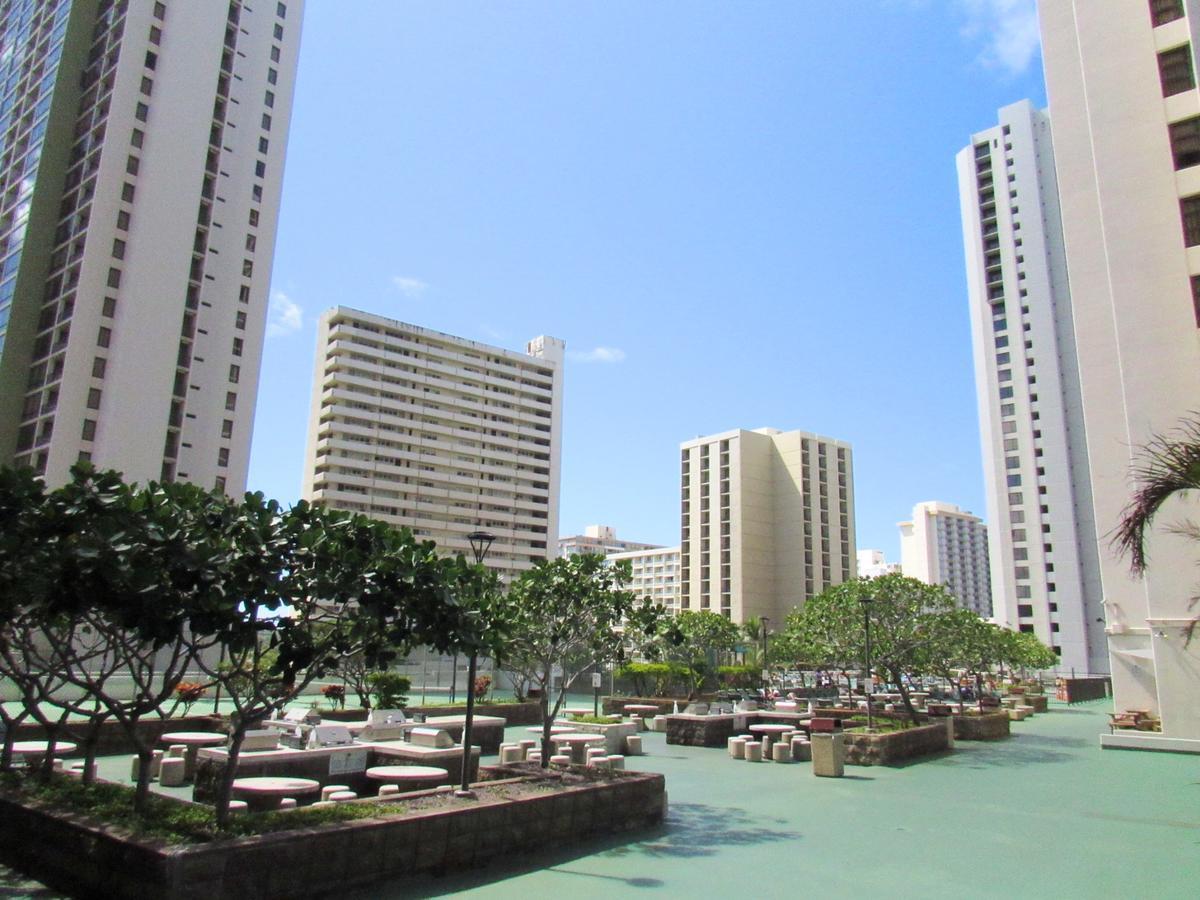 Waikiki Banyan Ocean View Apartment Oahu Exterior photo